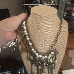 Plunder Necklace with Pearls and Charms “Quincy”